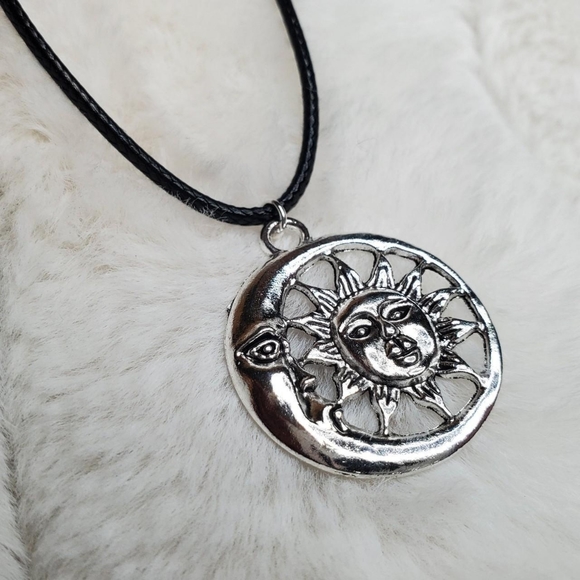 Crescent moon and sun necklace - Picture 1 of 2